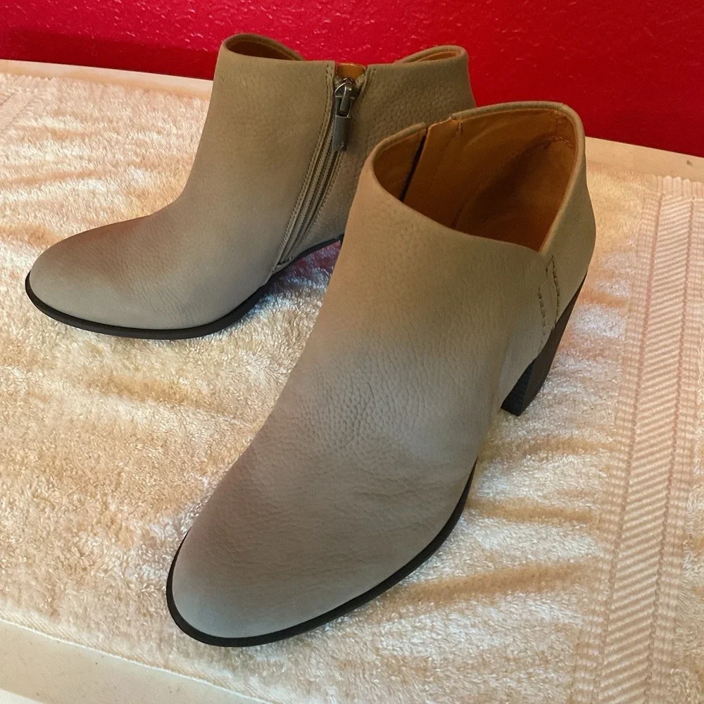 Lucky Brand Bellita Embossed Nubuck/Seneca Ankle Booties, 8.5M